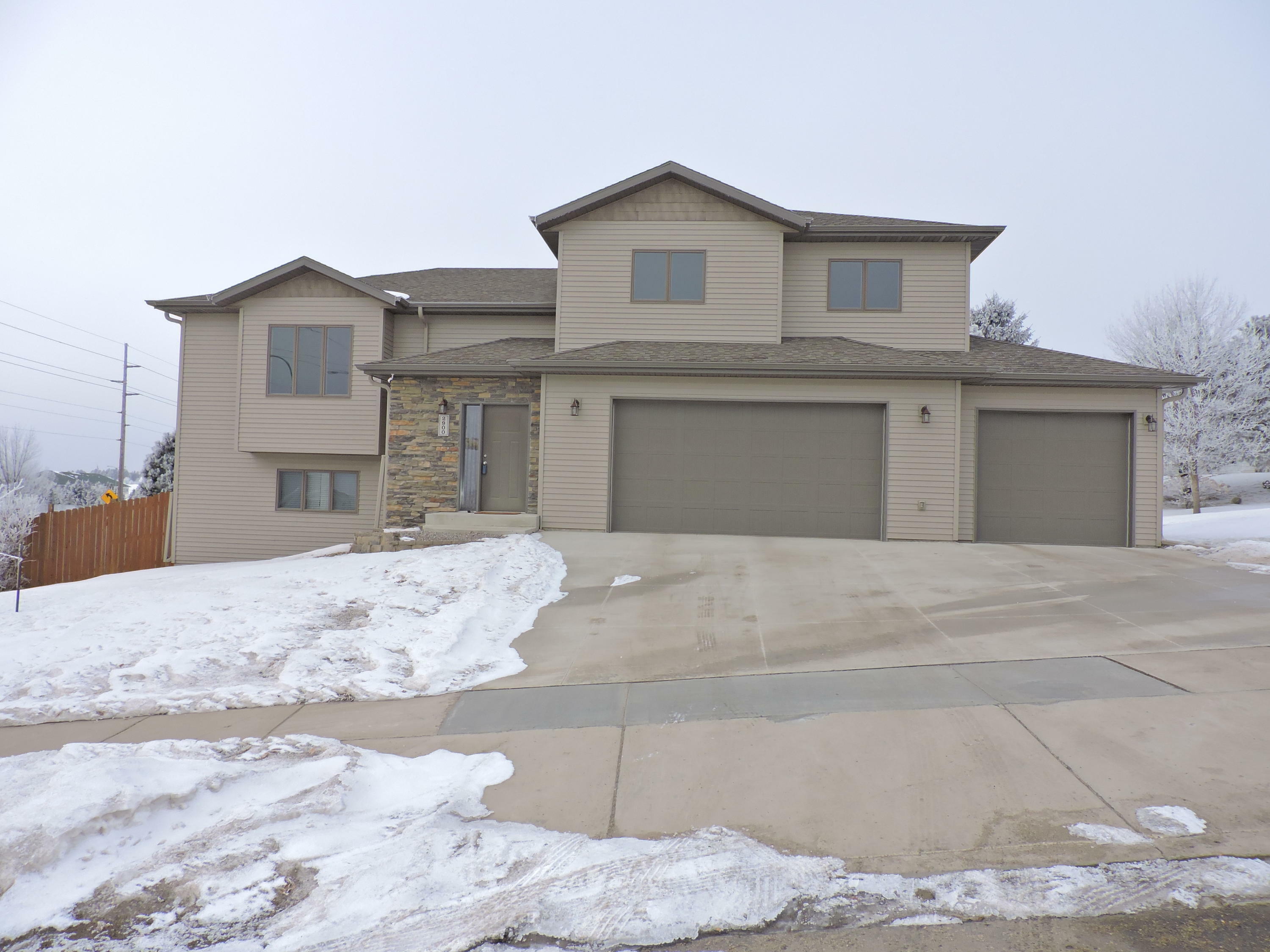 Property Photo:  2900 Ithica Drive  ND 58503 