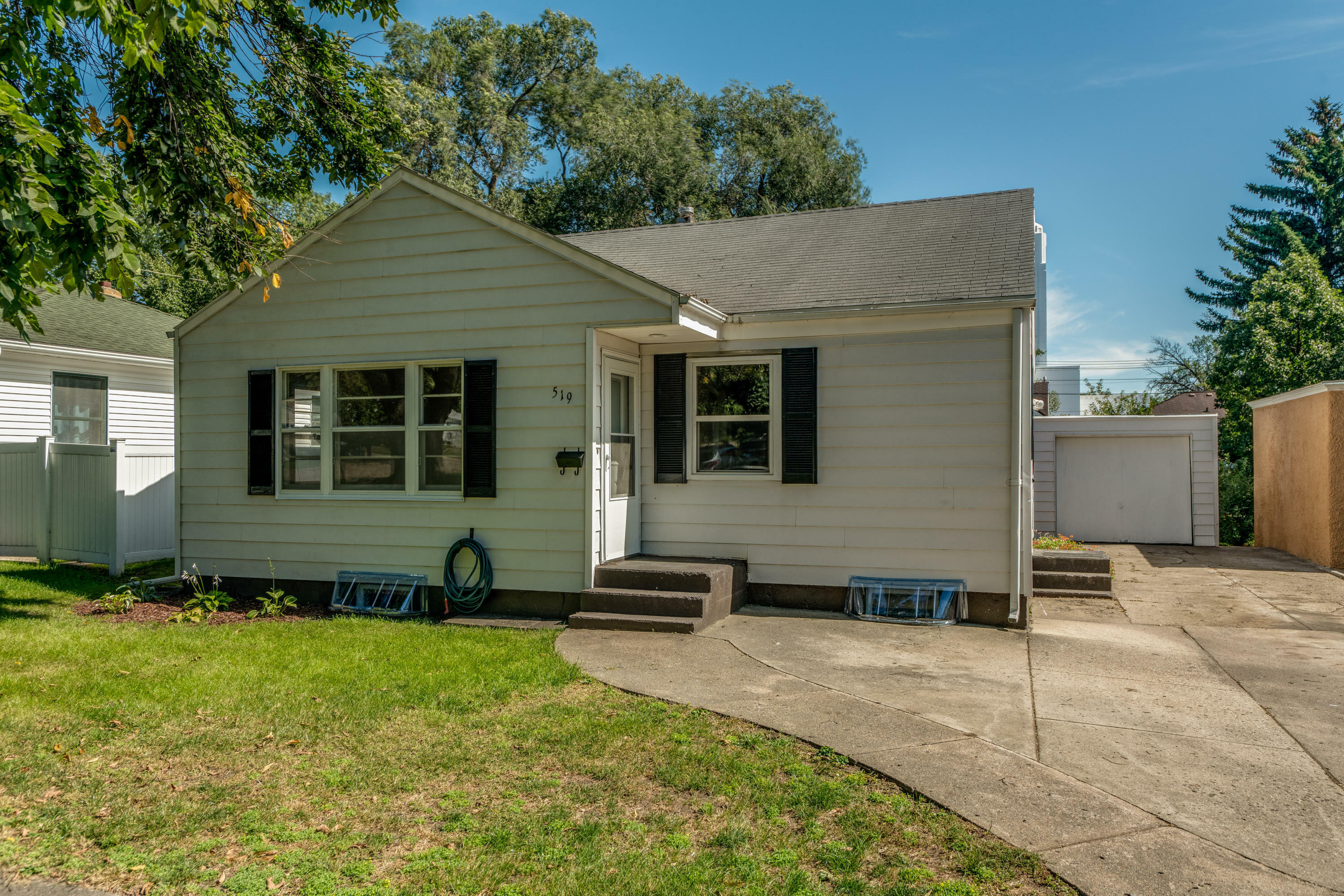 Property Photo:  519 N Anderson Street  ND 58501 