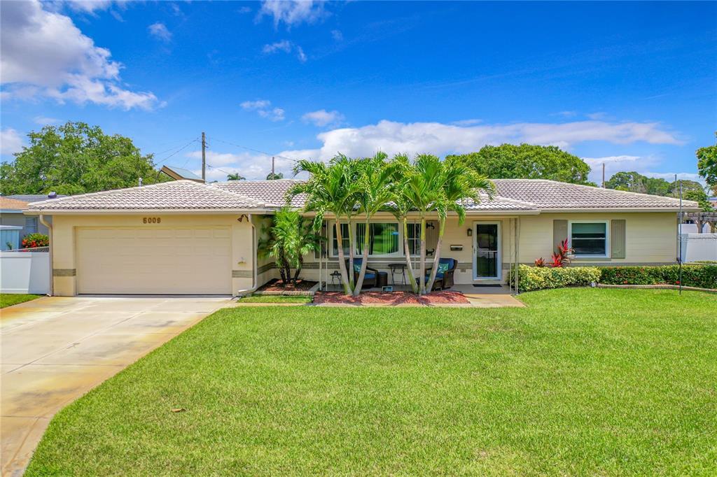 Property Photo: 5009 61st Ln N FL 33709