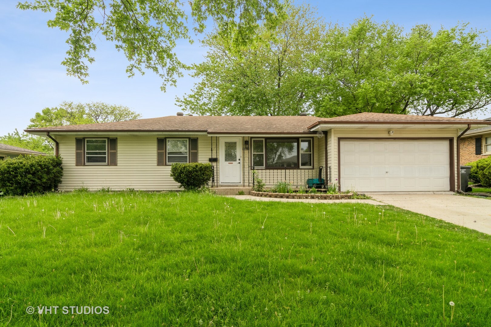 Property Photo:  1321 Royal Drive  IL 60538 