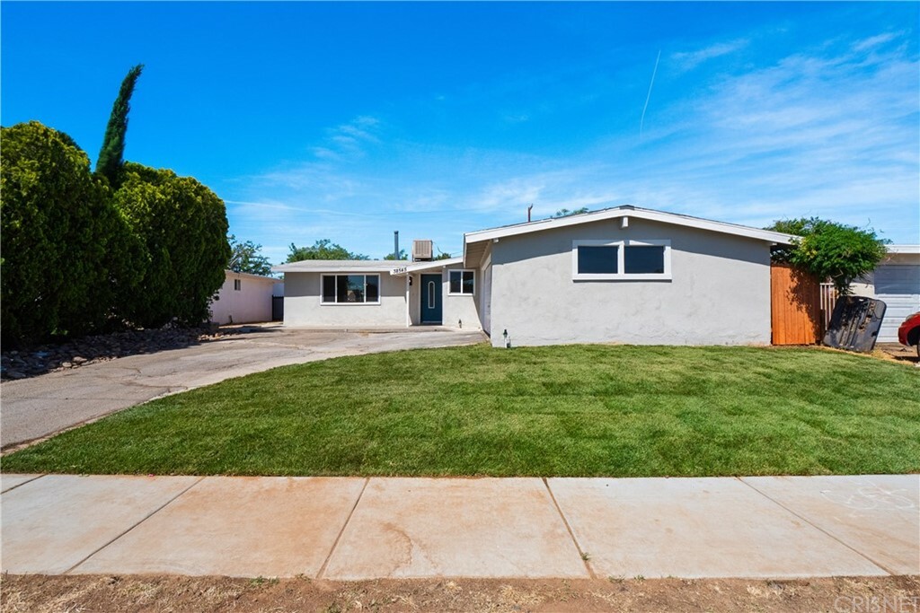 Property Photo:  38545 Glenbush Avenue  CA 93550 