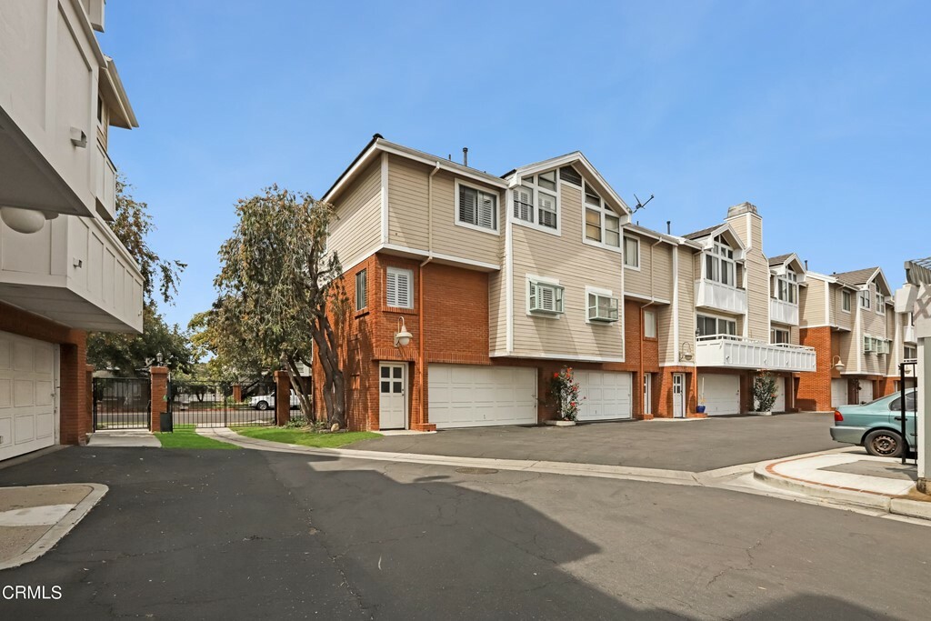 Property Photo:  829 S B Street  CA 93030 