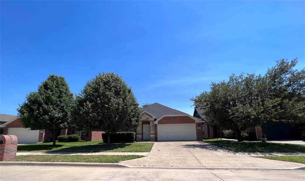Property Photo:  9865 Sparrow Hawk Lane  TX 76108 
