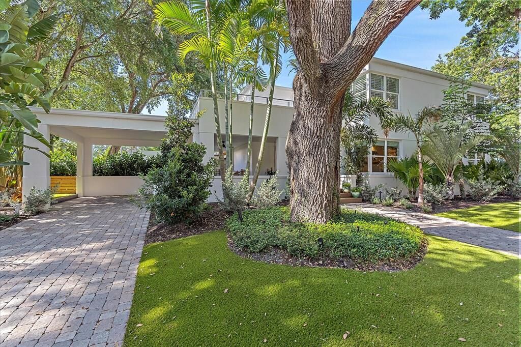 Property Photo:  1753 North Drive  FL 34239 