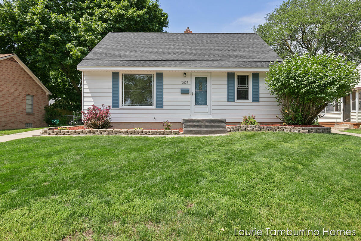 Property Photo:  2127 Collingwood Avenue SW  MI 49519 