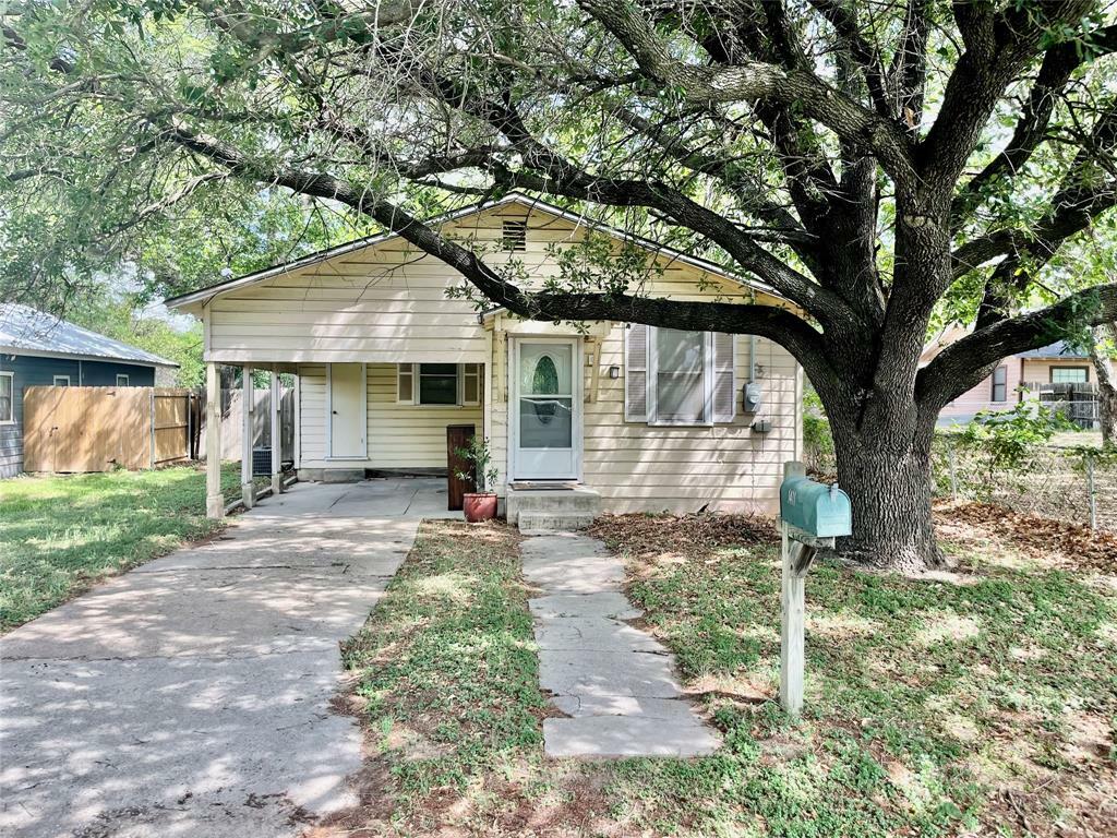 Property Photo:  1411 W Ash Street  TX 76401 