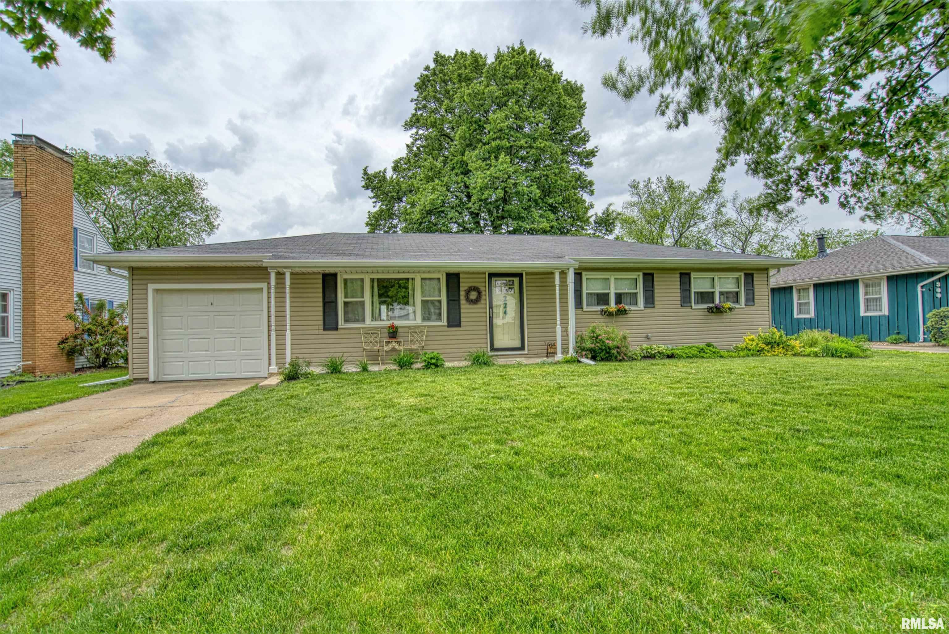 Property Photo:  224 W Northridge  IL 61614 