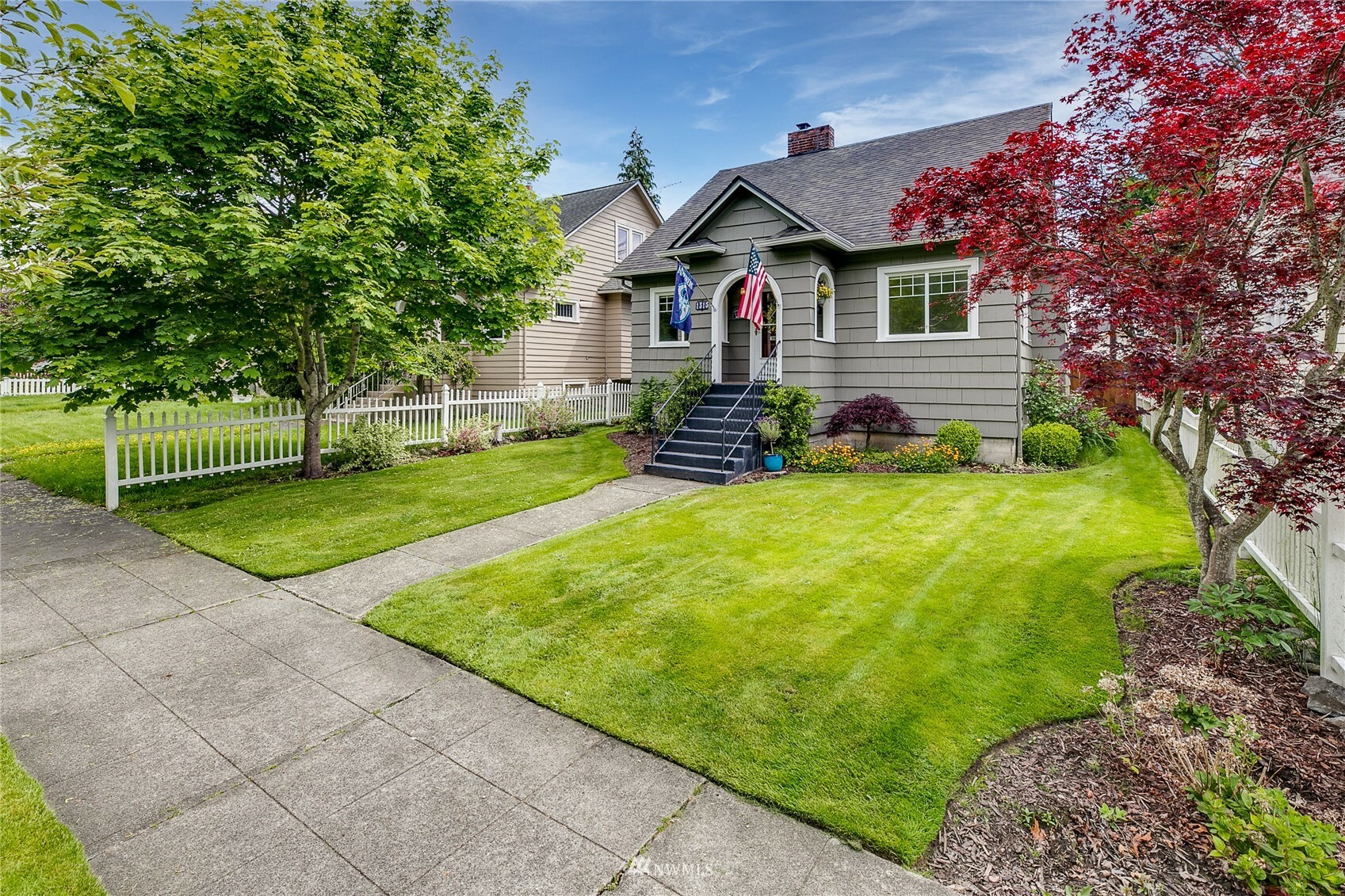 Property Photo:  1315 Oakes Avenue  WA 98201 