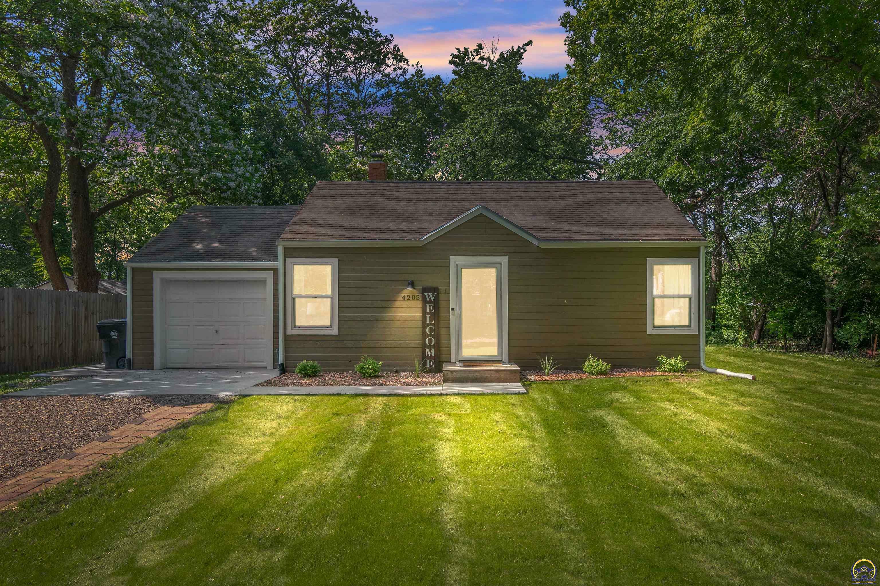 Property Photo:  4205 SW Garden Ln  KS 66614 