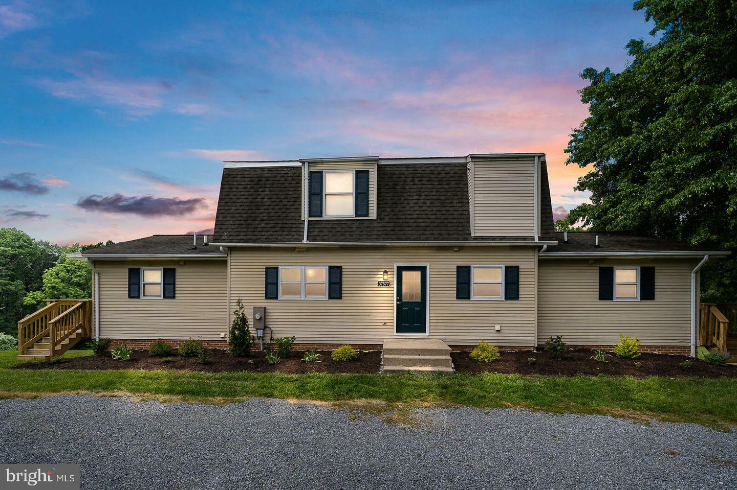 Property Photo: 37577 Snickersville Turnpike VA 20132