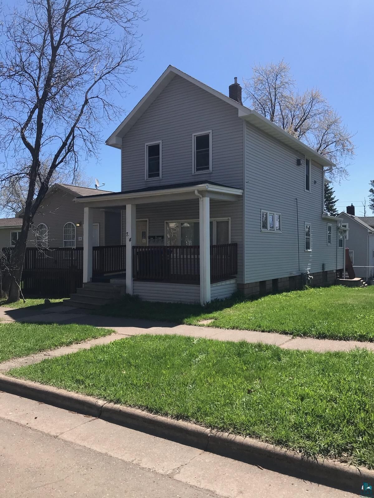 Property Photo: 714-714 1/2&Amp712 E 6th St MN 55805