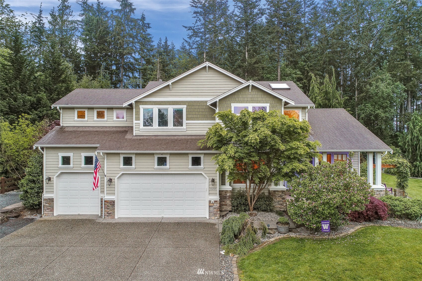 Property Photo: 10205 205th Avenue SE WA 98290