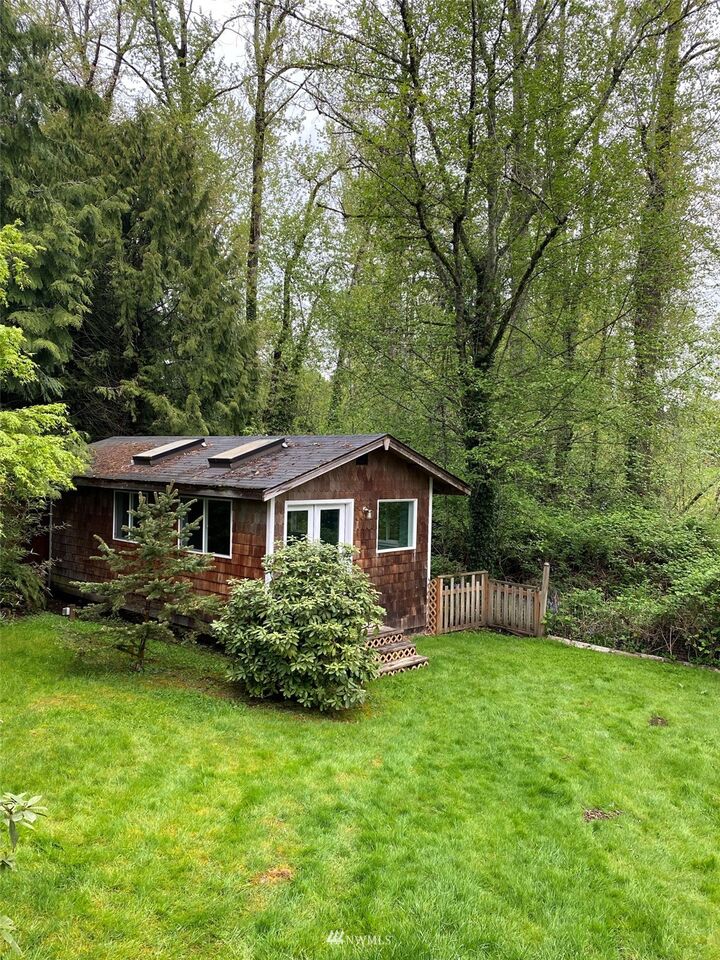Property Photo:  8422 NE 141st Street  WA 98034 