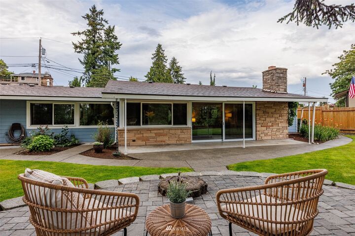 303 S 216th Street  Des Moines WA 98198 photo