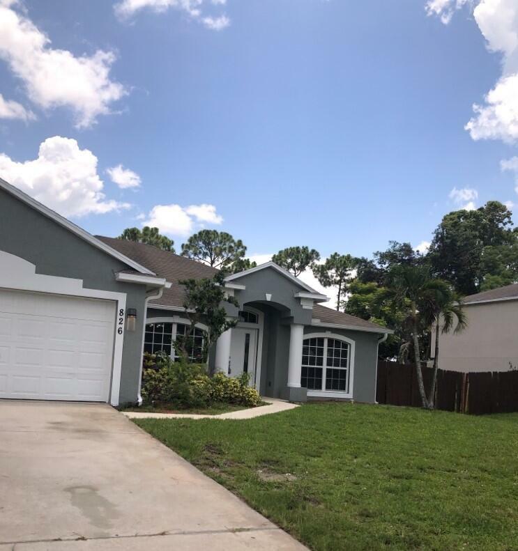 Property Photo:  826 SE Sweetbay Avenue  FL 34983 