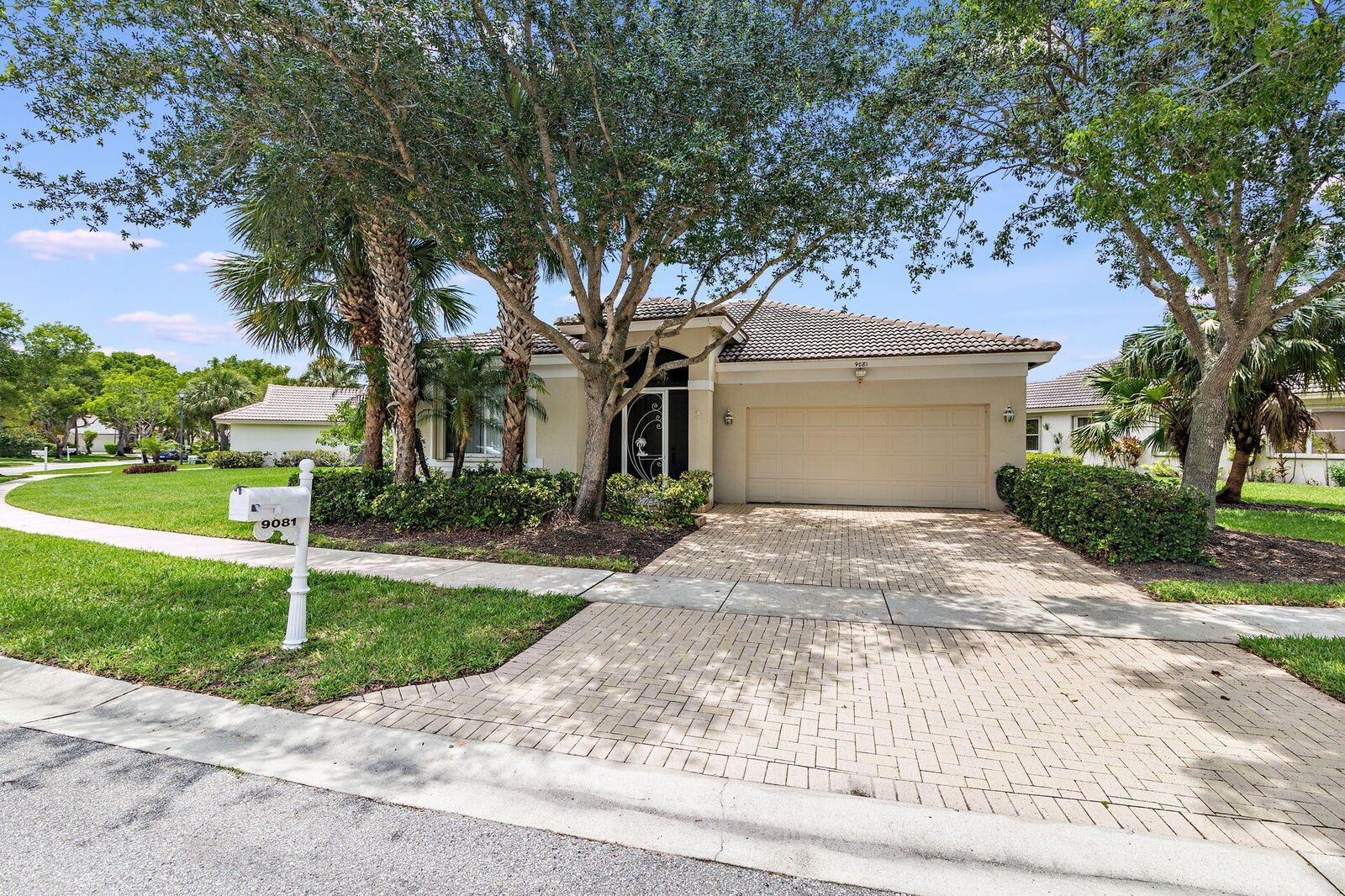 Property Photo:  9081 Bay Harbour Circle  FL 33411 