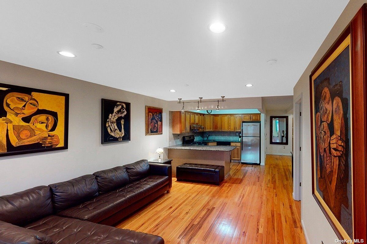 Property Photo:  2323 31st Avenue 5A  NY 11106 