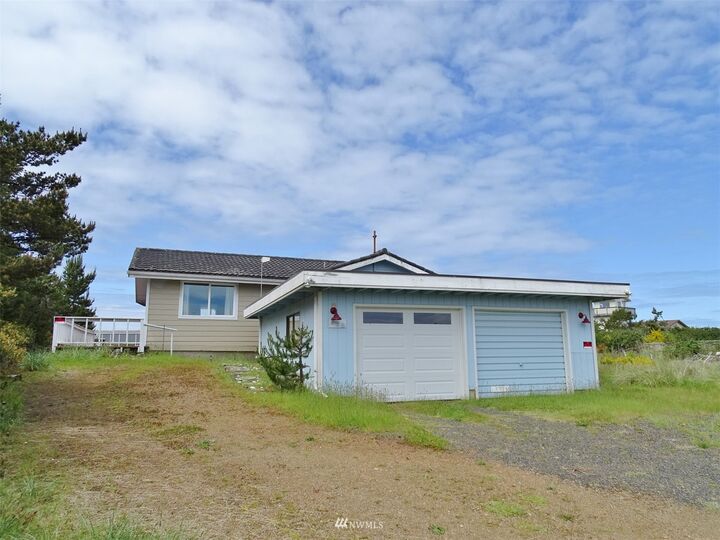 Property Photo: 939 Ocean Shores Boulevard SW WA 98569