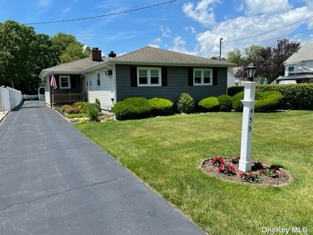 455 Beacon Avenue  Lindenhurst NY 11757 photo