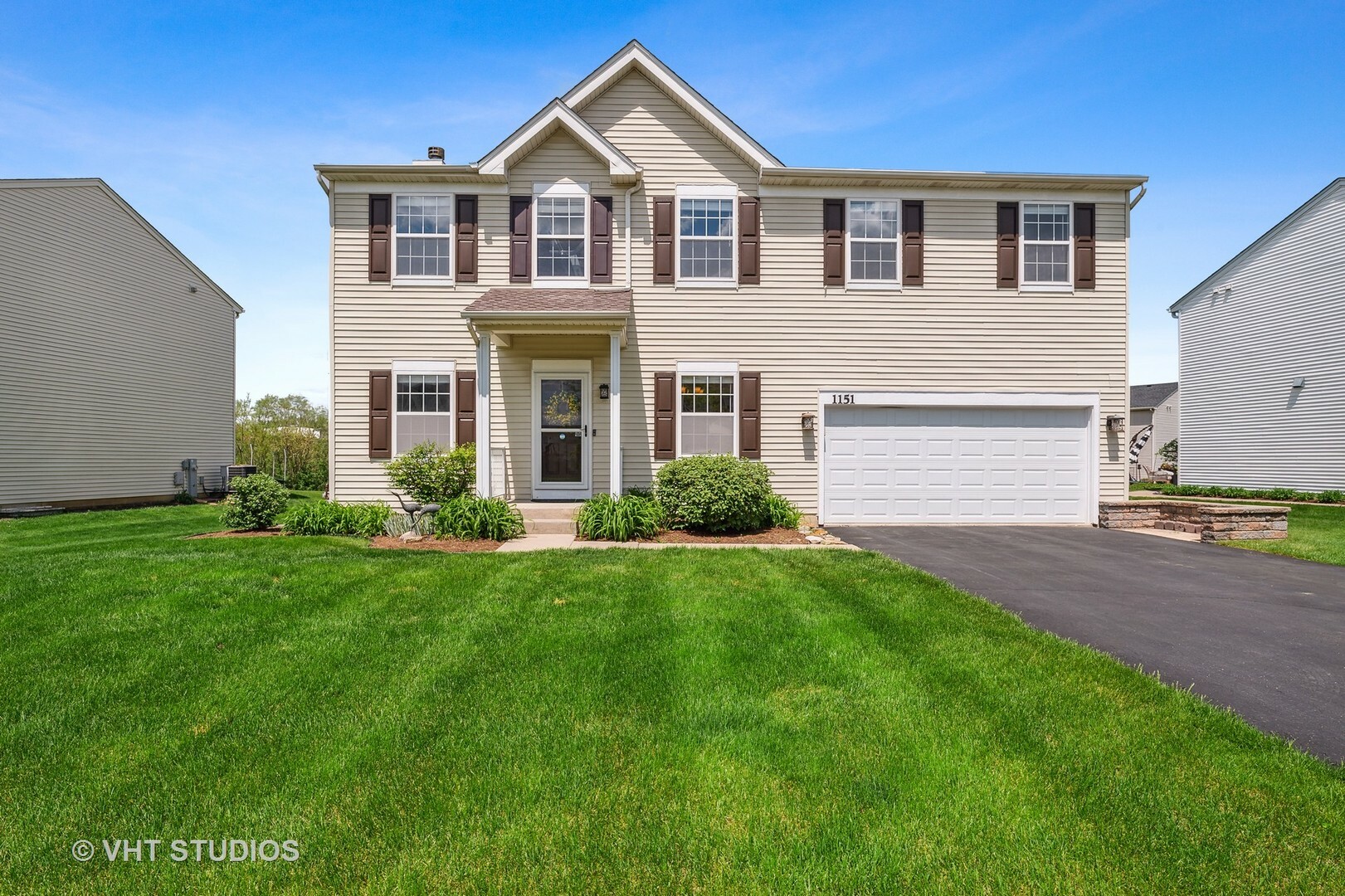 Property Photo: 1151 Autumn Drive IL 60014