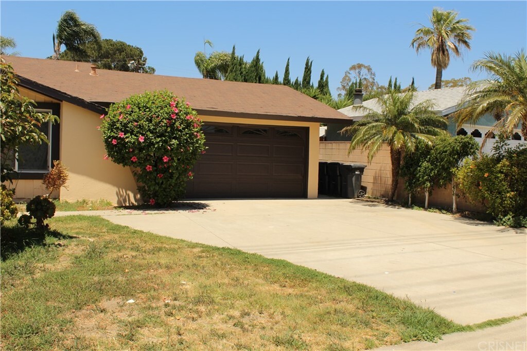 Property Photo:  455 Royal Avenue  CA 93065 