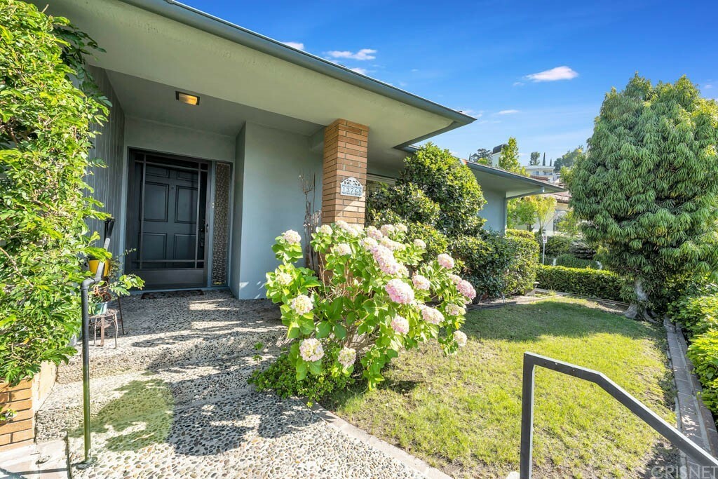 Property Photo:  13768 Valley Vista Boulevard  CA 91423 