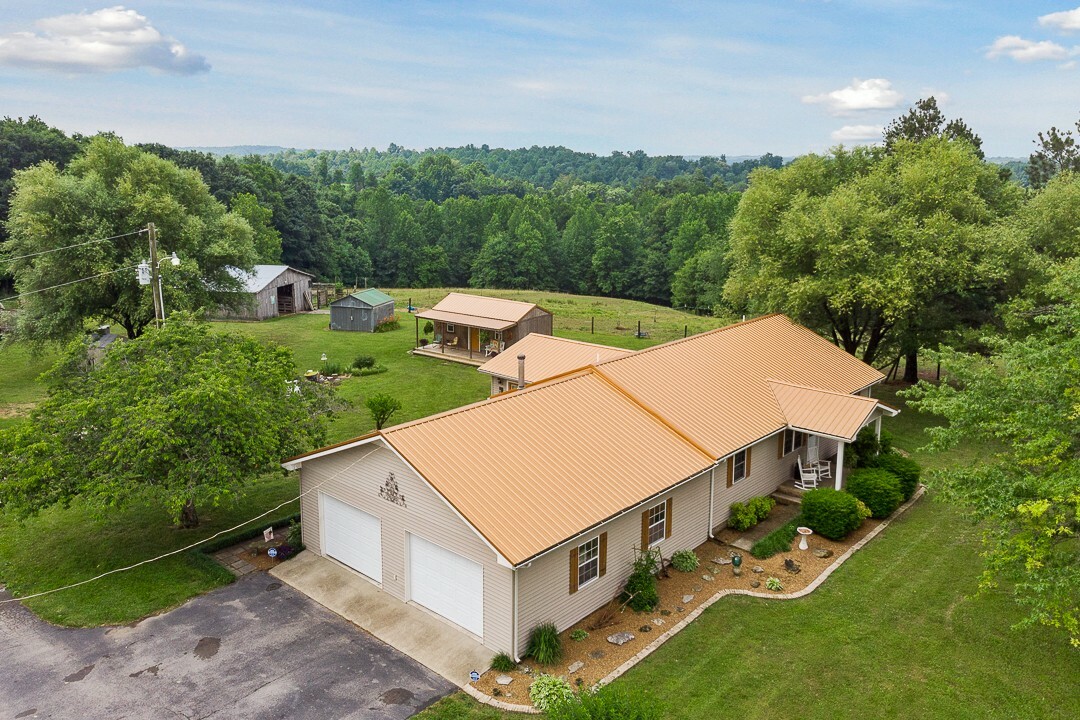 Property Photo:  795 Owens Rd  TN 37083 