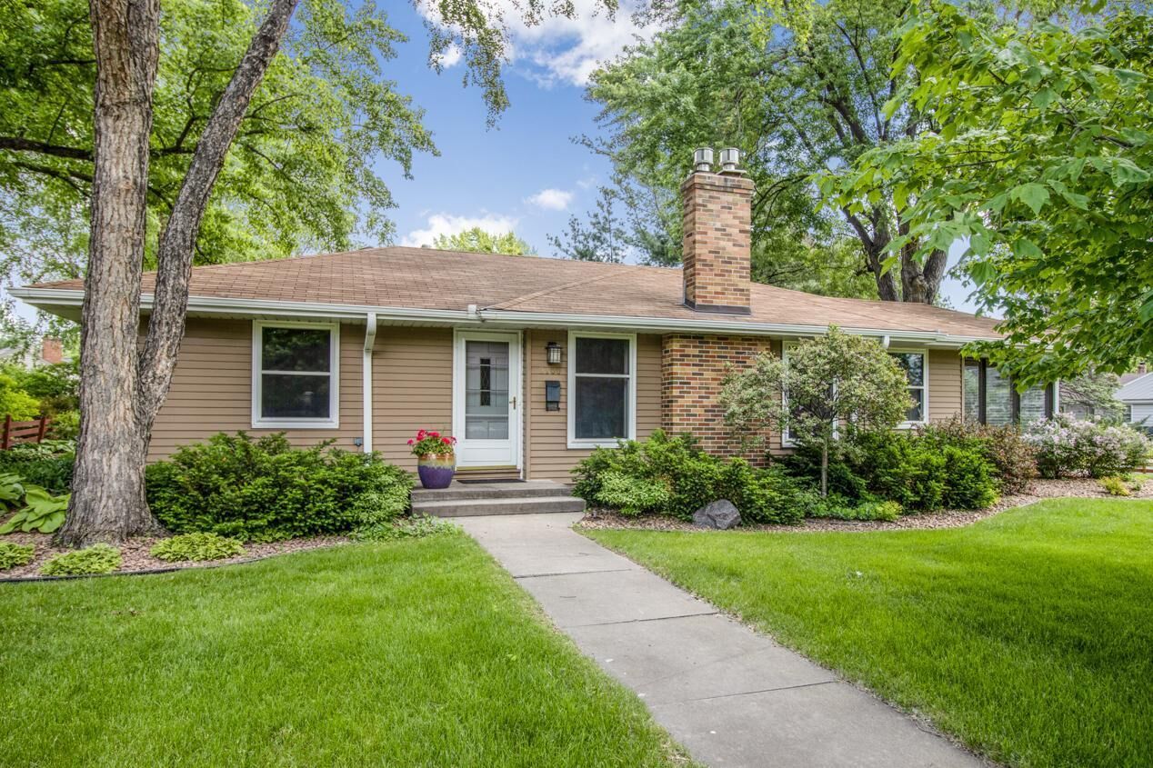 Property Photo:  3100 Quail Avenue N  MN 55422