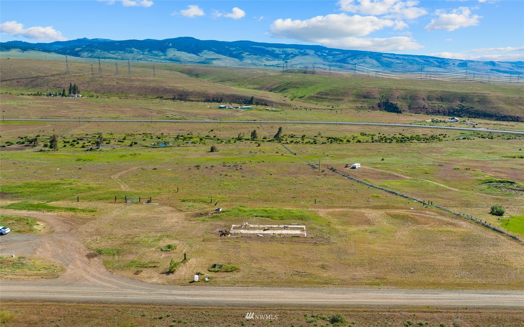 Property Photo:  450 Sagebrush Road  WA 98926 