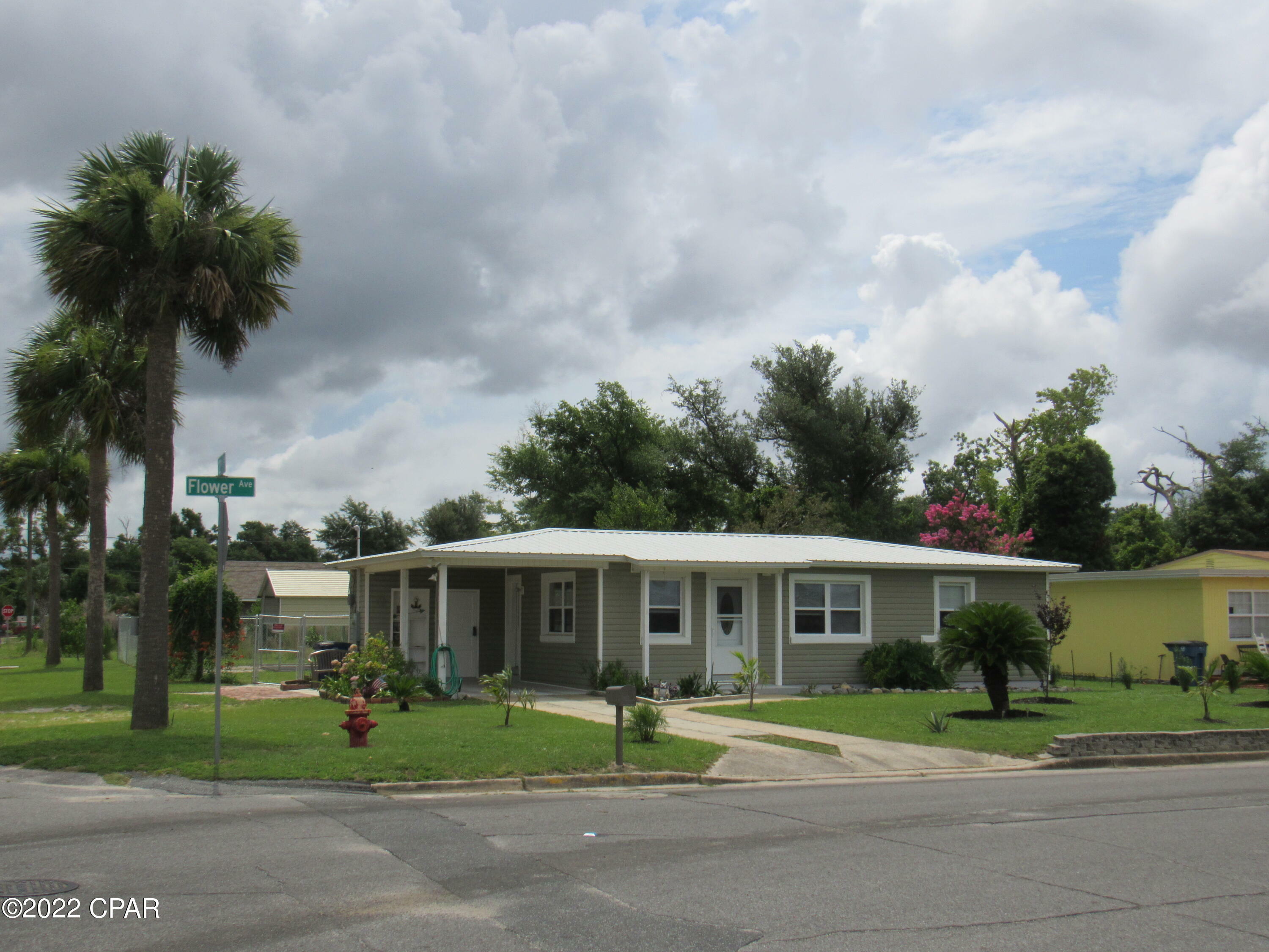 Property Photo: 1116 Flower Avenue FL 32405