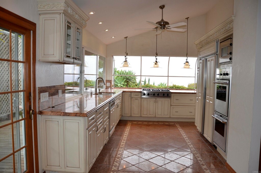 Property Photo: 14072 Rue D Azur CA 92014