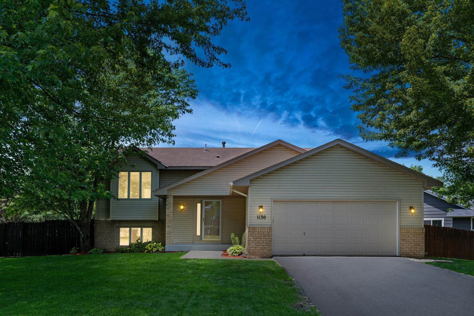 Property Photo:  1130 Lake Susan Drive  MN 55317 