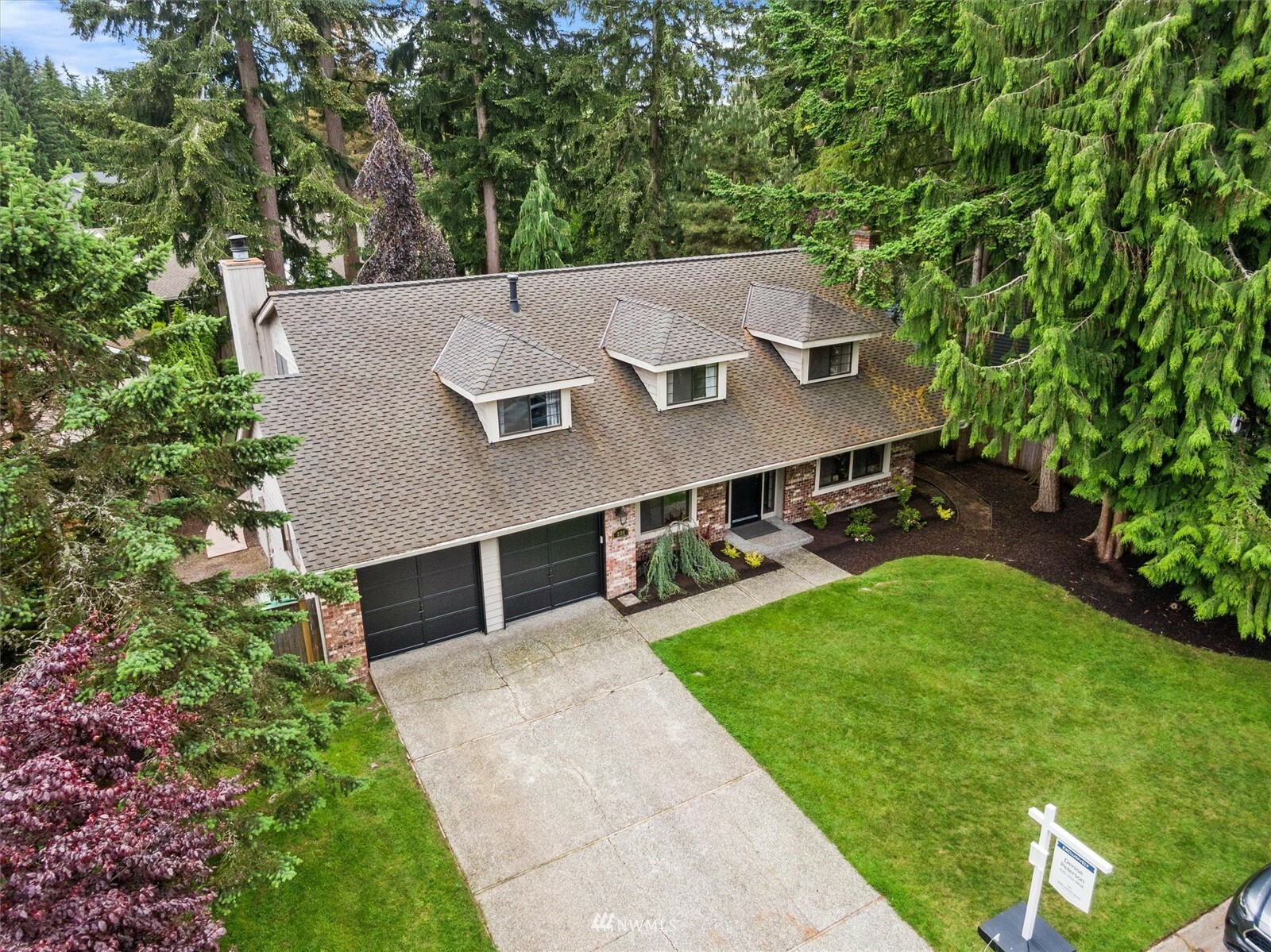 Property Photo:  2116 140th Place SE  WA 98012 