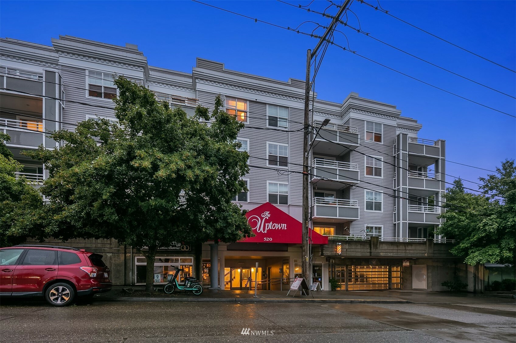 Property Photo: 520 2nd Avenue W 302 WA 98119