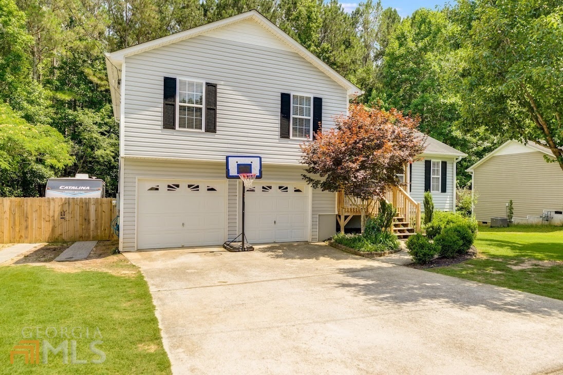 Property Photo: 752 Newport Drive GA 30180
