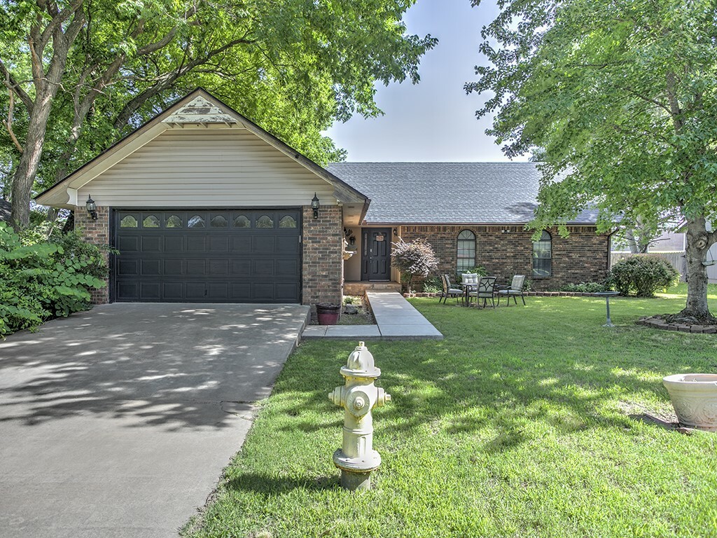 Property Photo:  303 Glenwood Place  AR 72761 