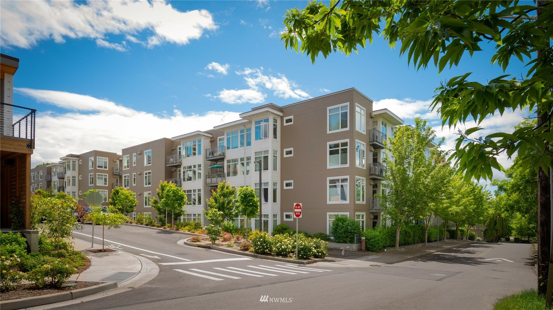 Property Photo:  170 Harbor Square Loop NE A409  WA 98110 