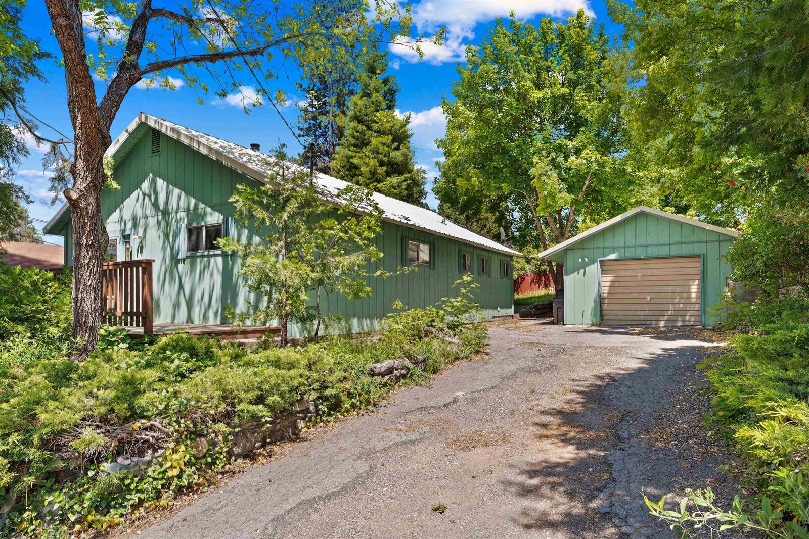 Property Photo: 114 Smith St CA 96067