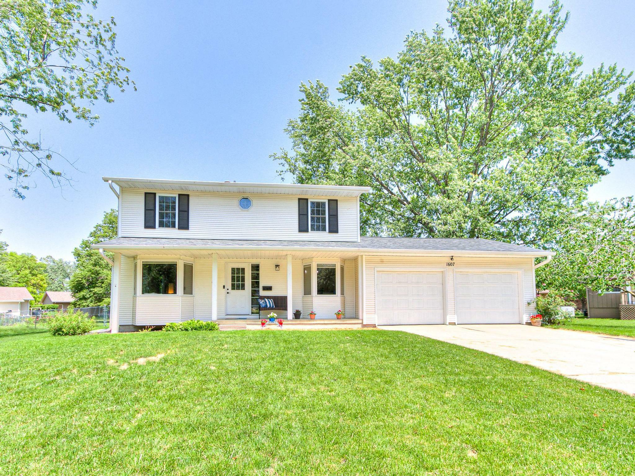 Property Photo:  1607 Pierce Circle  IA 50010 