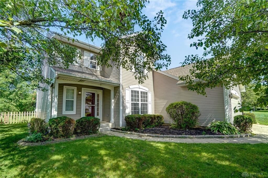 Property Photo: 2465 Dewpoint Circle OH 45324