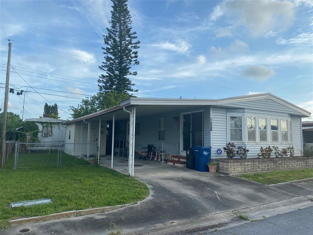 Property Photo: 706 49th Avenue Terrace W FL 34207