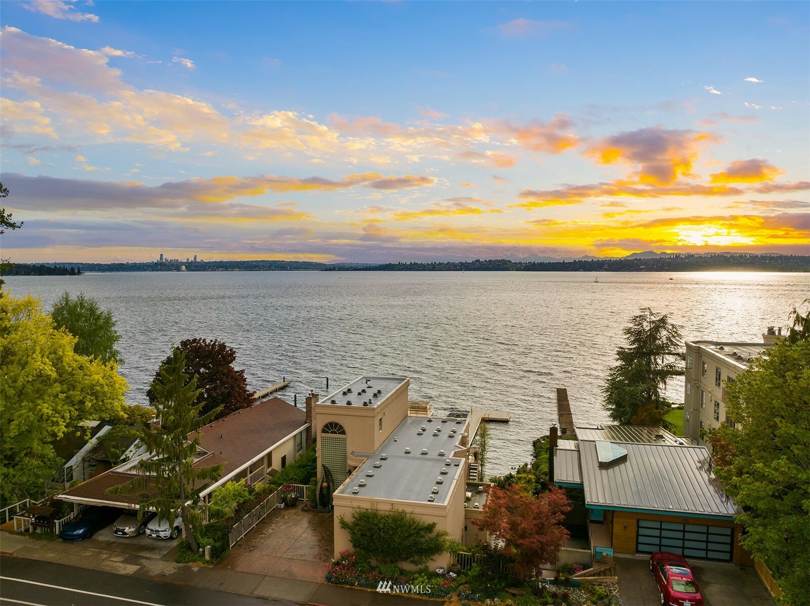 Property Photo:  1015 Lake Street S  WA 98033 