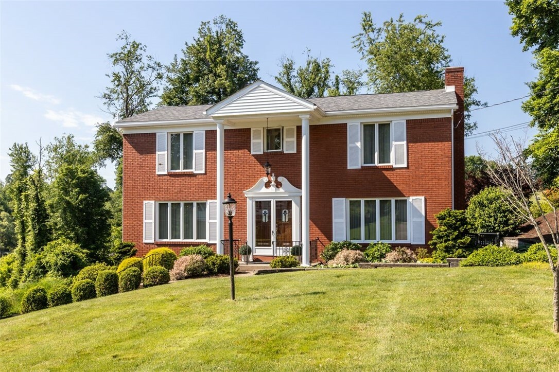 Property Photo: 1006 Golfview Drive PA 15135