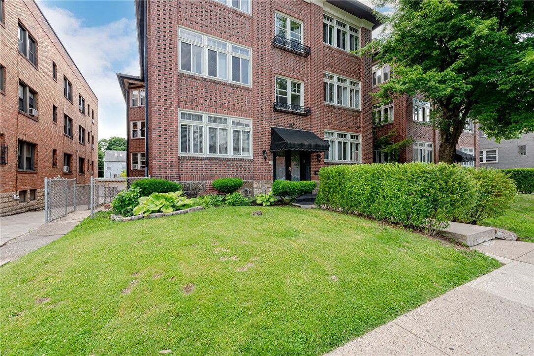 Property Photo:  5514 Centre Ave Unit 2  PA 15232 