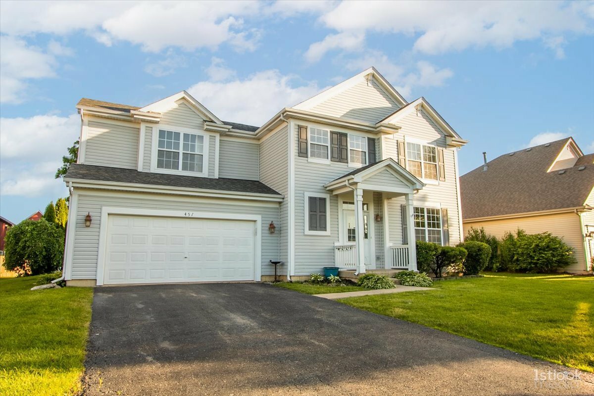 Property Photo: 457 Arboretum Way IL 60543