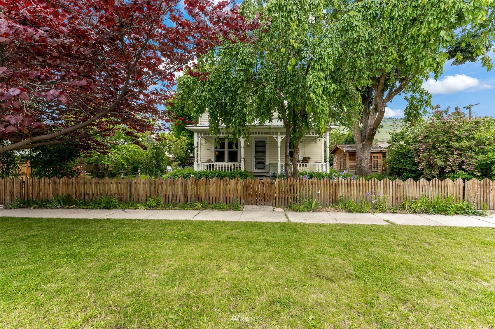 Property Photo: 324 E Wapato Avenue WA 98816