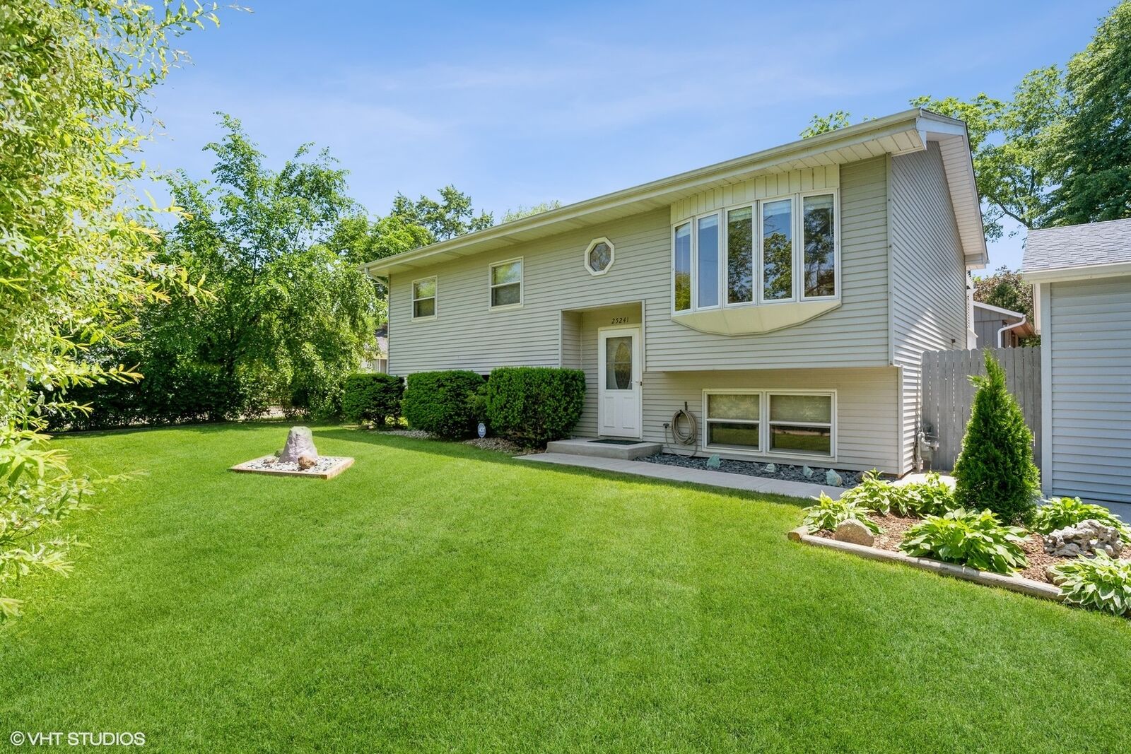 Property Photo:  25241 N Oak Avenue  IL 60041