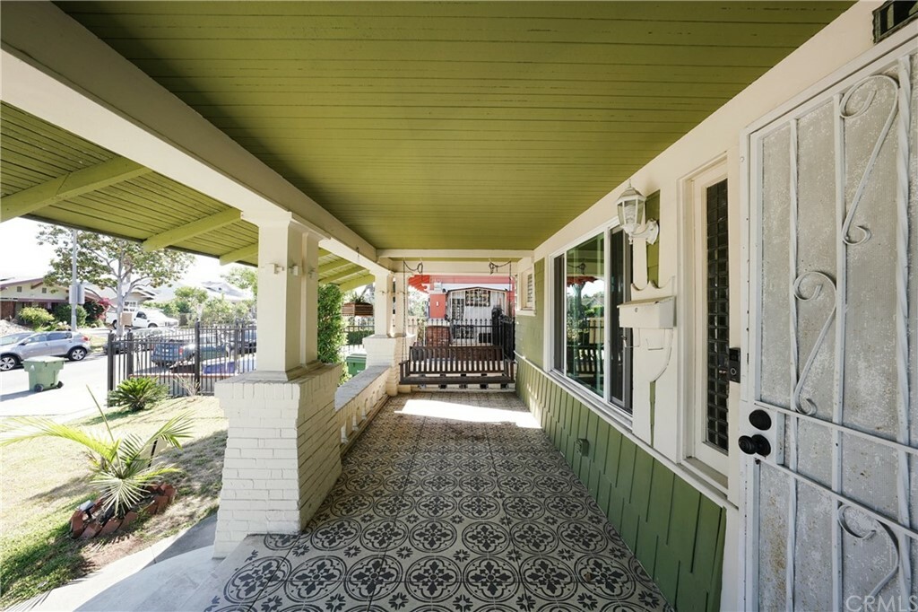 Property Photo:  1216 W 52nd Street  CA 90037 