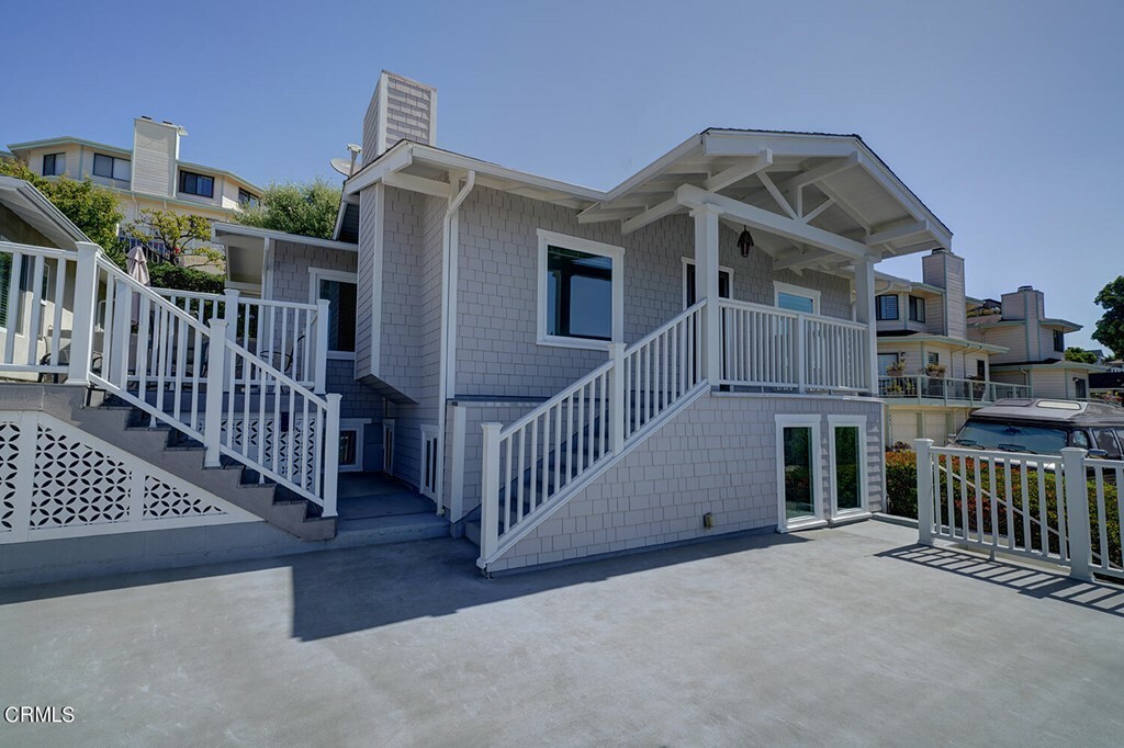 Property Photo:  993 Poli Street  CA 93001 