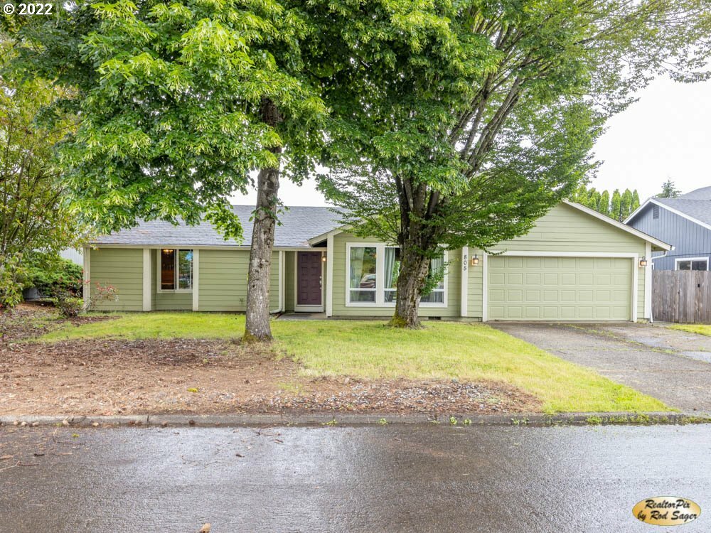 Property Photo:  805 SE Olympia Dr  WA 98683 